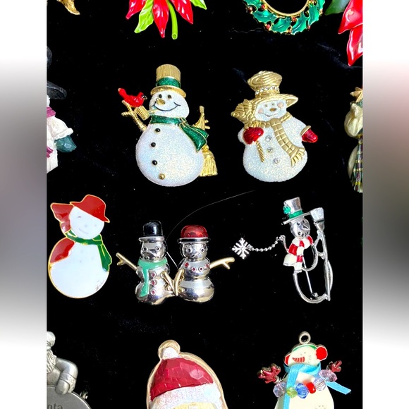 Group Of 45 Beautiful Vintage Christmas Brooches Jewelry - Picture 8 of 9